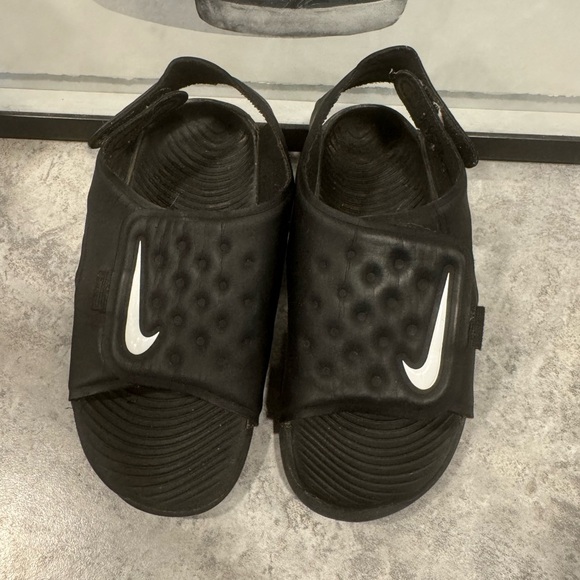 Nike Children's 9C Black Casual Slip-On Sandals - Picture 4 of 6